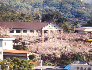 聖小崎ホーム外観